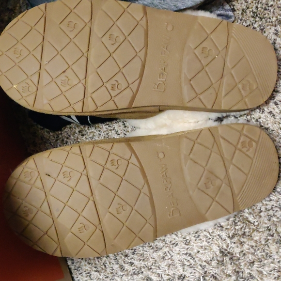 Bearpaw Loki II Sheepskin Slippers - Picture 4 of 4